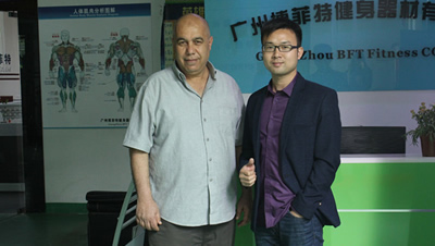 阿爾及利亞客戶來中國(guó)采購(gòu)商用跑步機(jī)